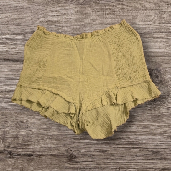NWOT POL High Waist Light Green Ruffle Shorts - Picture 3 of 3